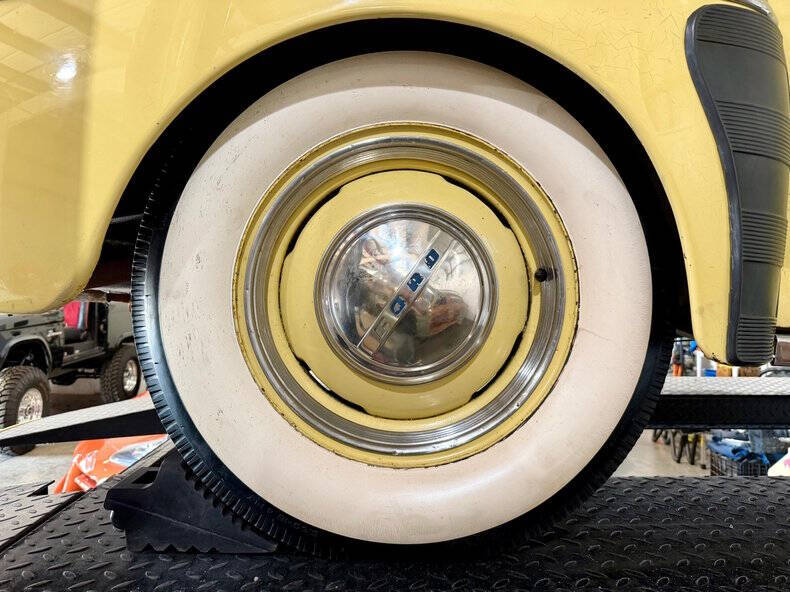 1948 Ford Super Deluxe