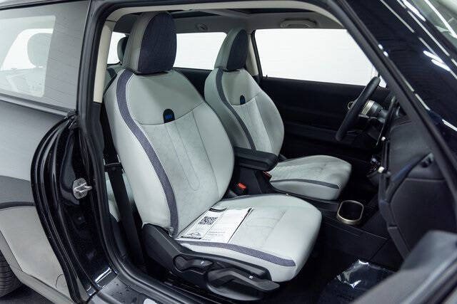 2025 MINI Hardtop 2 Door Cooper Signature Trim