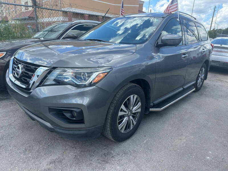 2019 Nissan Pathfinder null photo 2