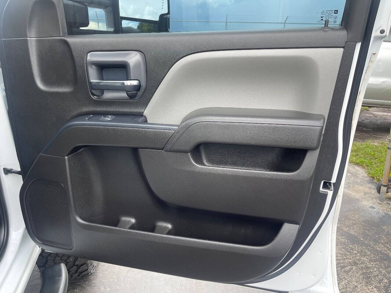 2019 Chevrolet Silverado HD Pickup - $37,900