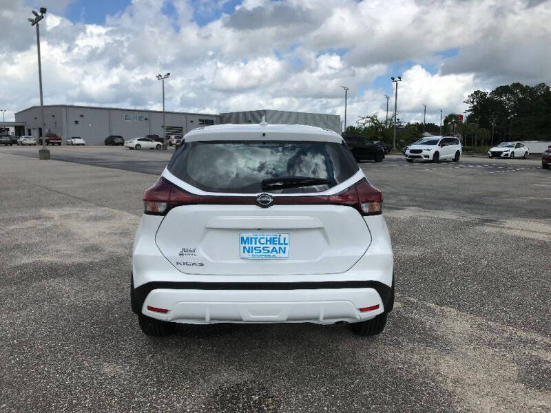 2025 Nissan Kicks Play S