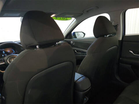 2024 Hyundai Elantra SE