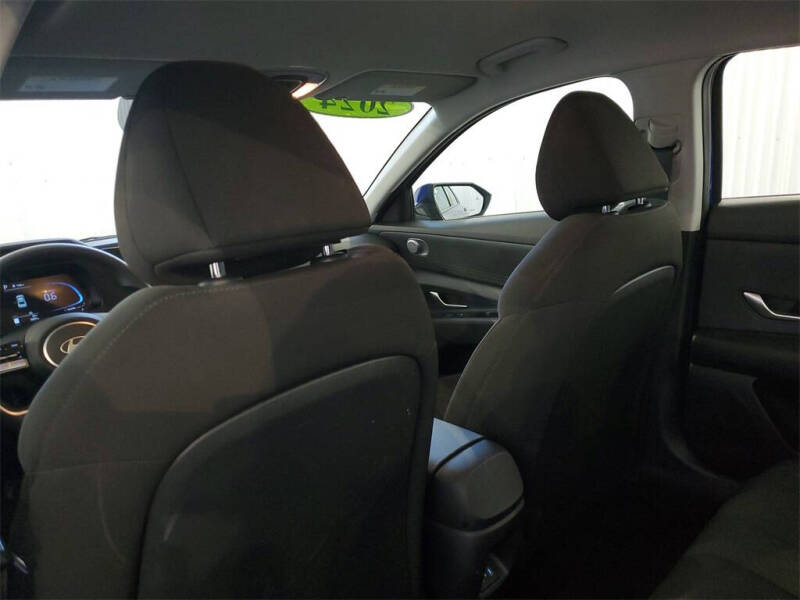 2024 Hyundai Elantra SE