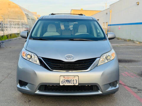 2011 Toyota Sienna LE 8-Passenger