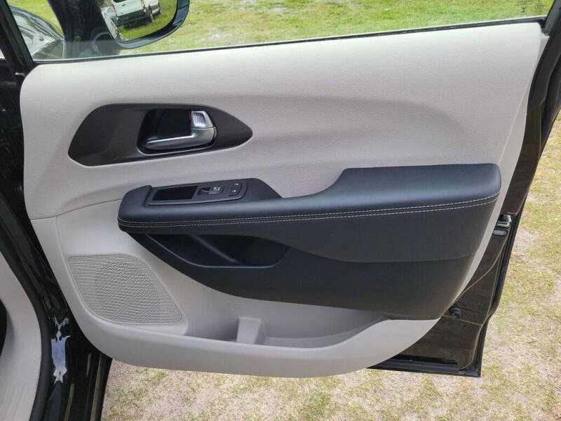 2024 Chrysler Pacifica Plug-In Hybrid Select