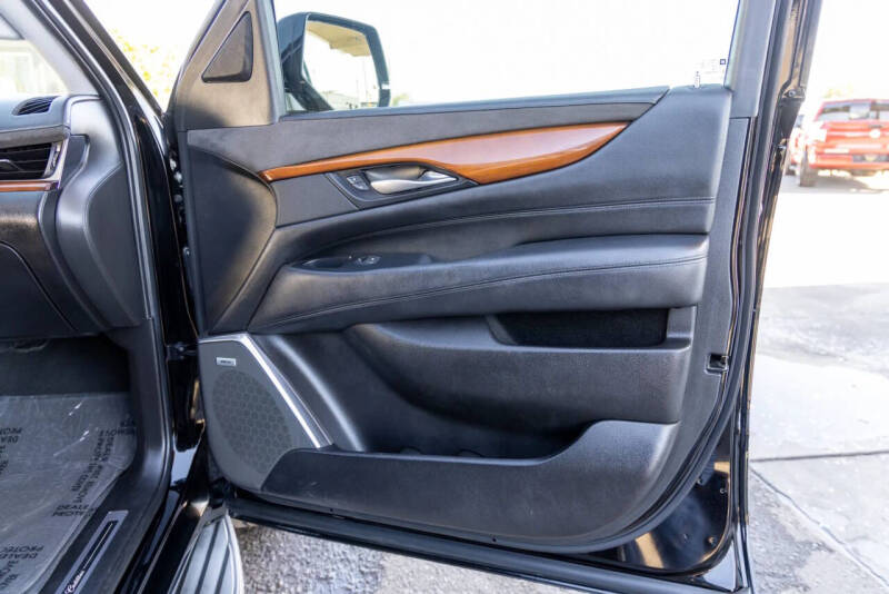 2017 Cadillac Escalade Luxury