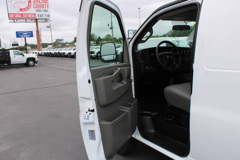 2025 GMC Savana 2500