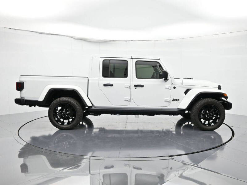 2025 Jeep Gladiator NightHawk