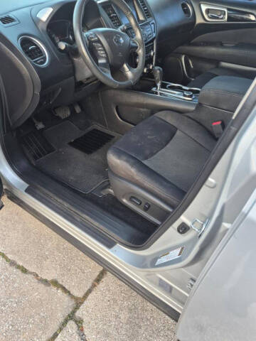 2017 Nissan Pathfinder SV