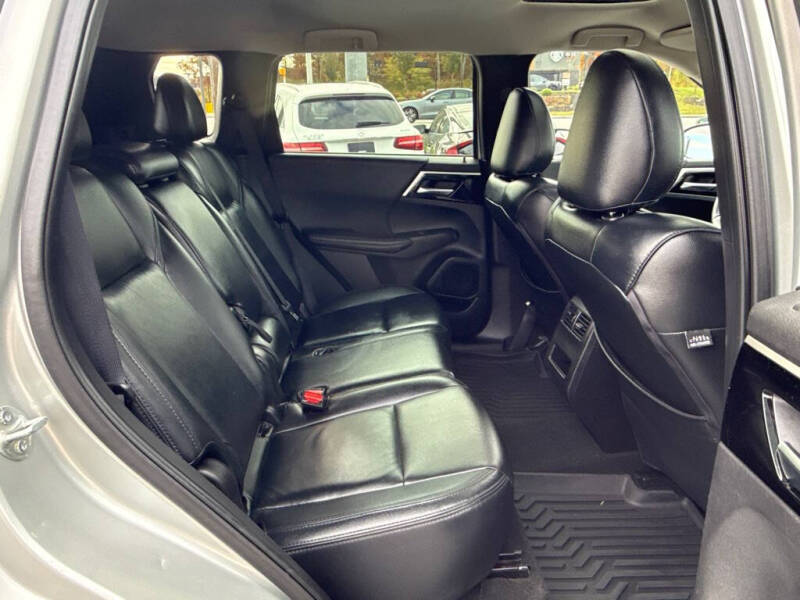 2022 Mitsubishi Outlander ES