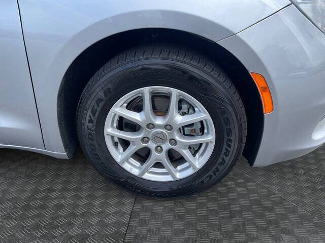 2021 Chrysler Voyager LX