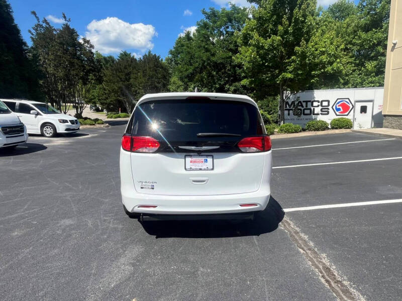 2024 Chrysler Voyager LX