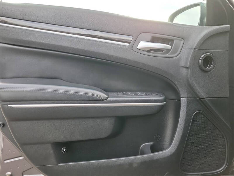 2017 Chrysler 300 Limited