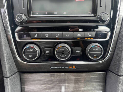 2017 Volkswagen Passat 1.8T SEL Premium