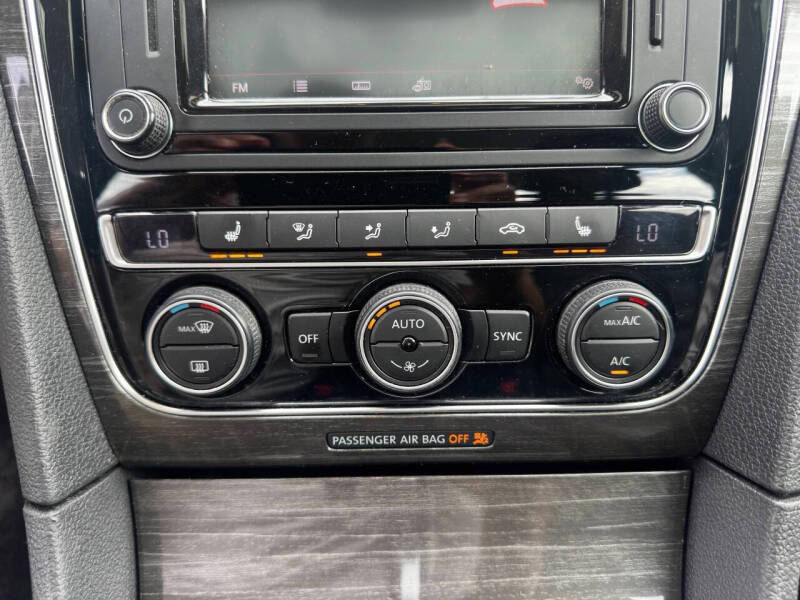 2017 Volkswagen Passat 1.8T SEL Premium