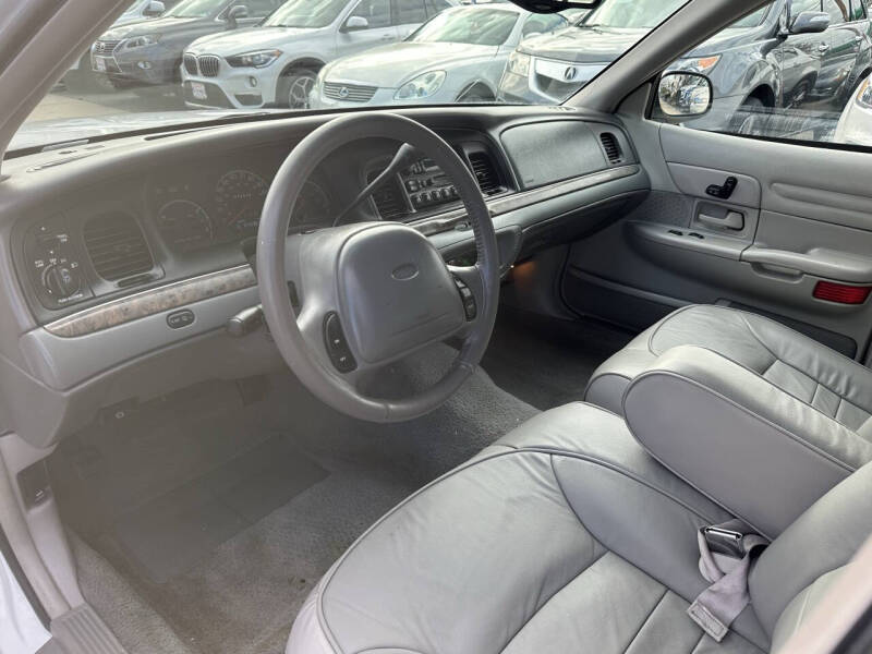 1999 Ford Crown Victoria LX