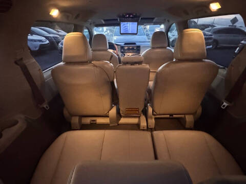 2013 Toyota Sienna XLE 8-Passenger