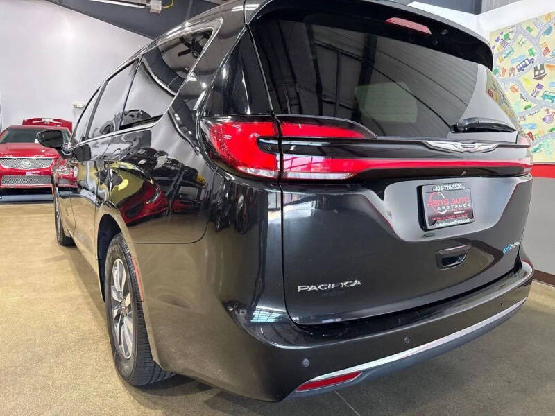 2024 Chrysler Pacifica Plug-In Hybrid Select
