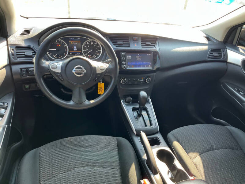 2019 Nissan Sentra S photo 8