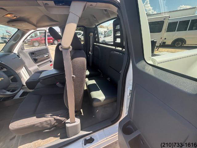 2006 Mitsubishi Raider LS