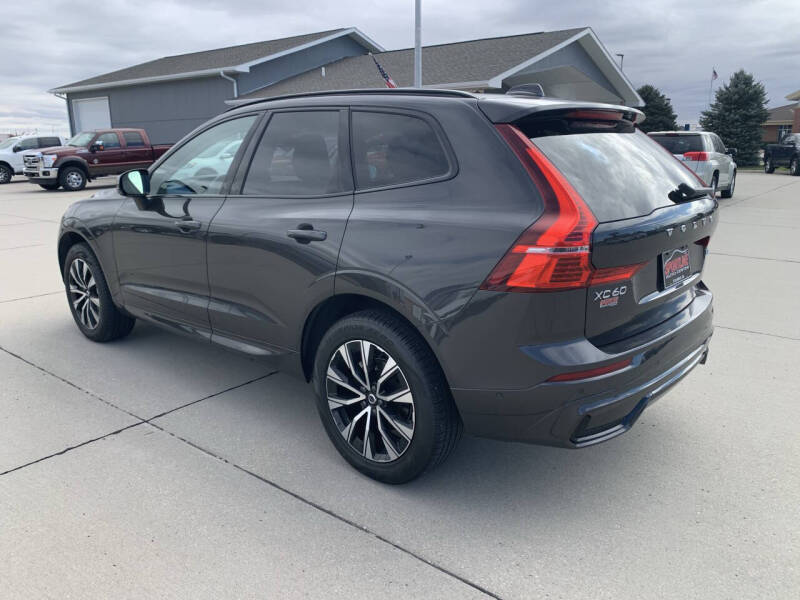 2025 Volvo XC60 B5 Plus Dark Theme