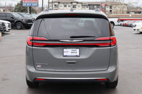2022 Chrysler Pacifica Touring L
