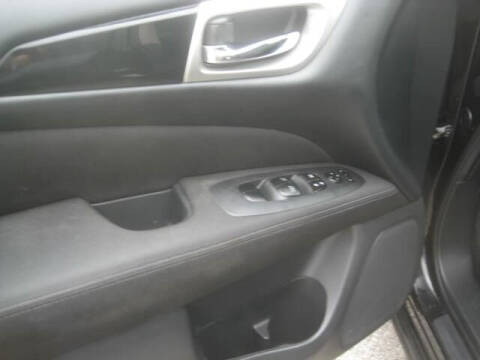 2017 Nissan Pathfinder SV