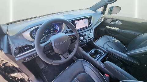 2024 Chrysler Pacifica Plug-In Hybrid Select