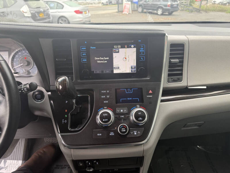 2015 Toyota Sienna XLE Premium 8-Passenger