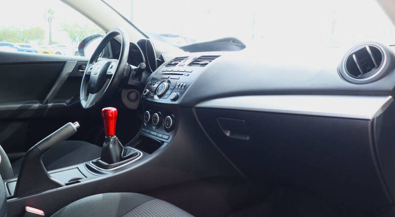 2013 Mazda MAZDA3 i Touring