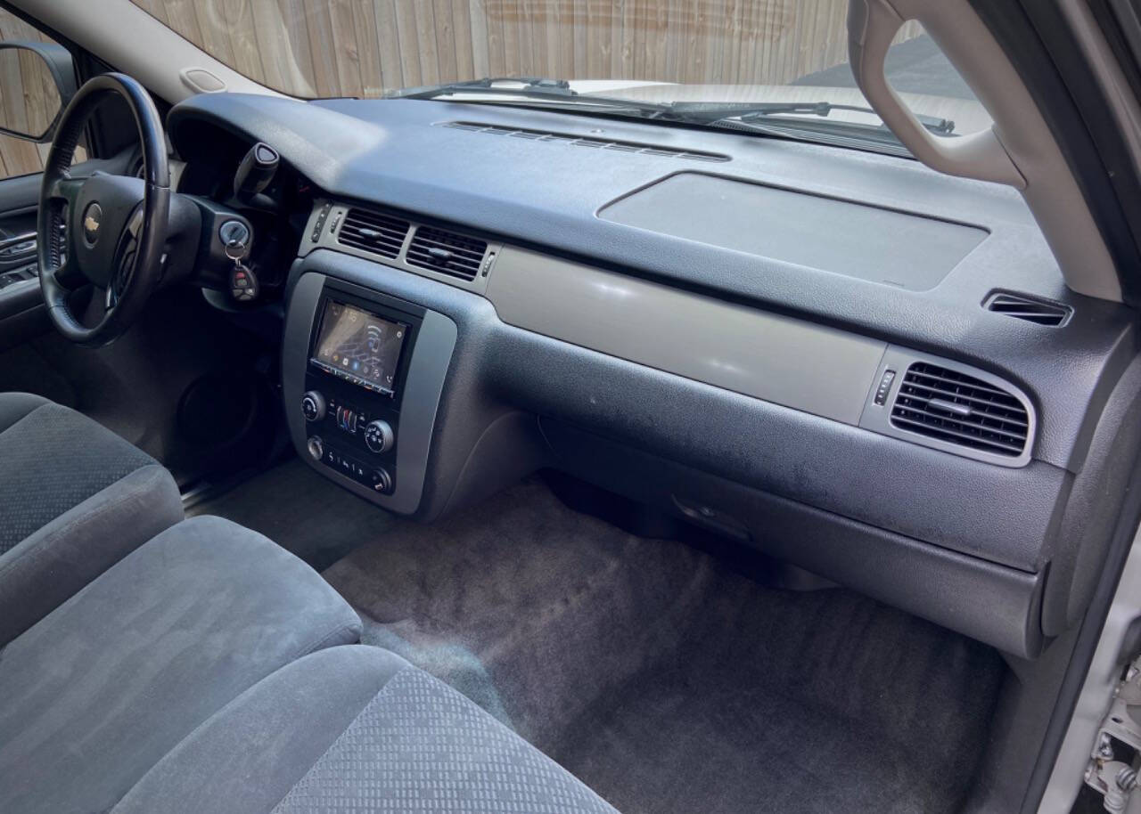 2008 Chevrolet Suburban 27