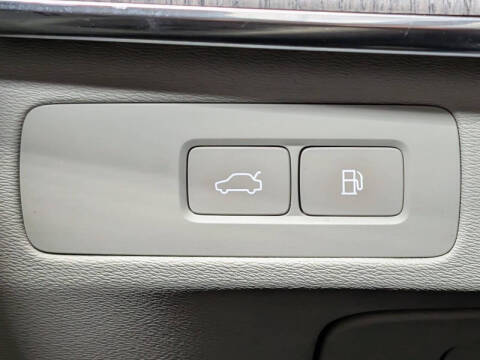 2025 Volvo XC60 B5 Plus Dark Theme