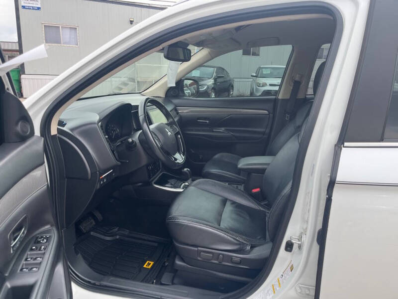 2020 Mitsubishi Outlander SE