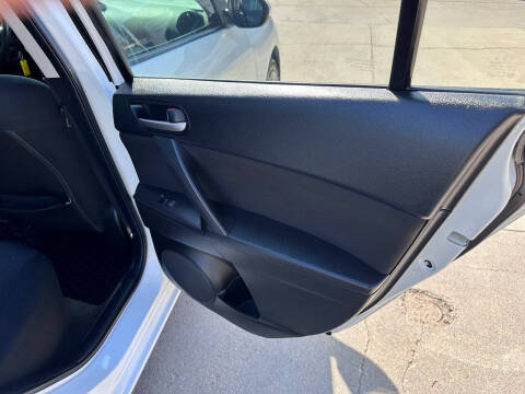 2013 Mazda MAZDA3 i SV