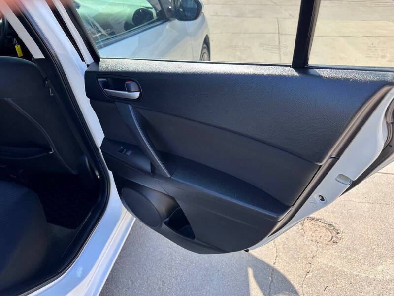 2013 Mazda MAZDA3 i SV