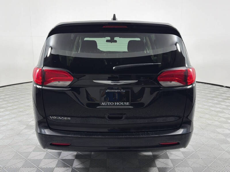 2022 Chrysler Voyager LX