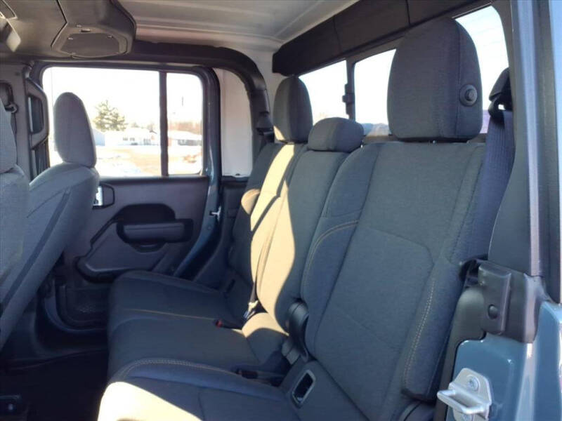 2024 Jeep Gladiator Sport