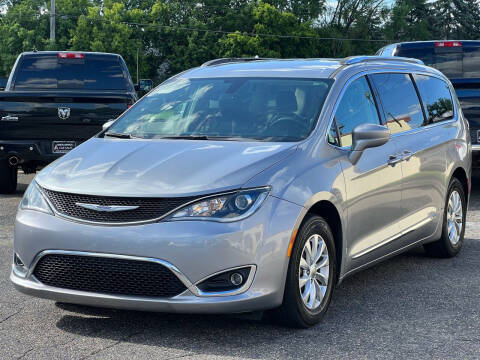 2019 Chrysler Pacifica for sale at North Imports LLC in Burnsville MN