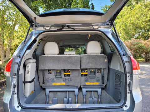 2014 Toyota Sienna XLE 7-Passenger Auto Access Seat