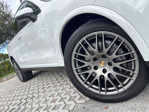 2017 Porsche Cayenne Platinum Edition