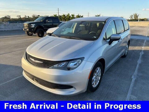 2022 Chrysler Voyager LX