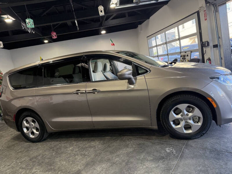 2018 Chrysler Pacifica Hybrid Touring Plus