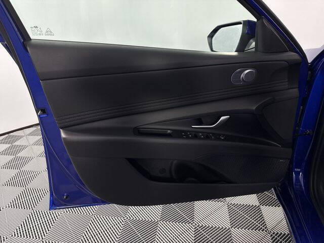 2025 Hyundai Elantra Hybrid Limited