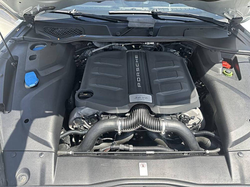 2016 Porsche Cayenne GTS