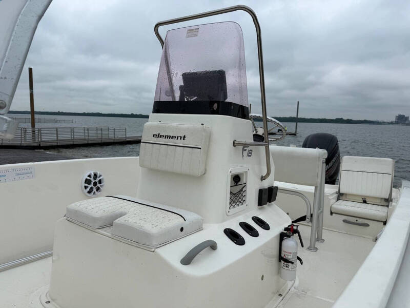 2019 Bayliner Element F18