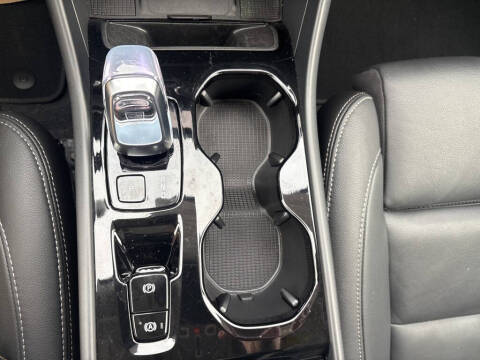 2025 Volvo XC40 B5 Plus Bright Theme