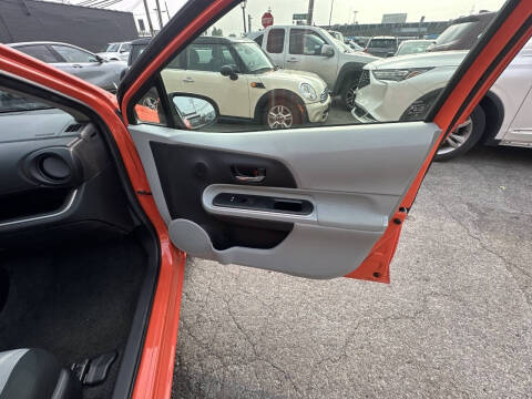 2014 Toyota Prius c Three