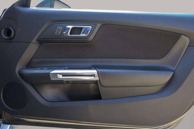 2016 Ford Mustang V6