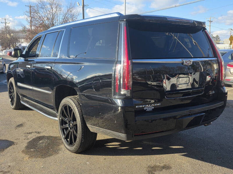 2017 Cadillac Escalade ESV Luxury