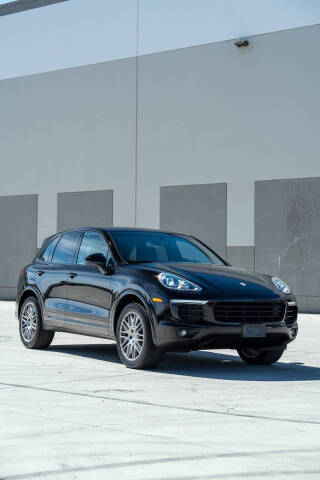 2017 Porsche Cayenne Platinum Edition